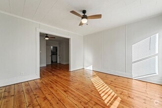 Building Photo - 44 Saratoga Ave