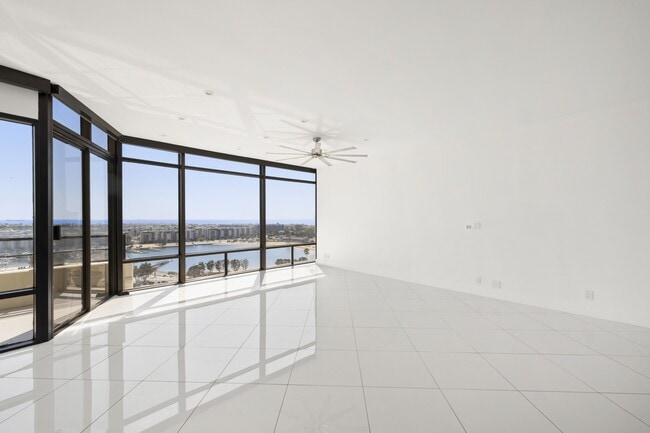 Building Photo - 4267 Marina City Dr