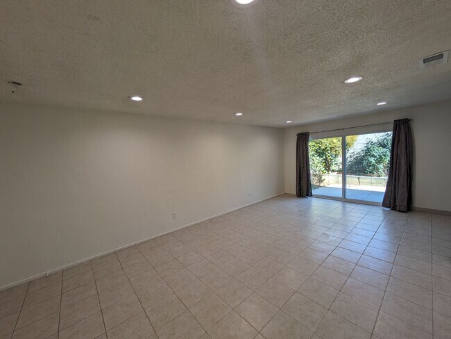 Foto del edificio - NEWLY REMODELED!!!!!One bedroom One Bath Unit