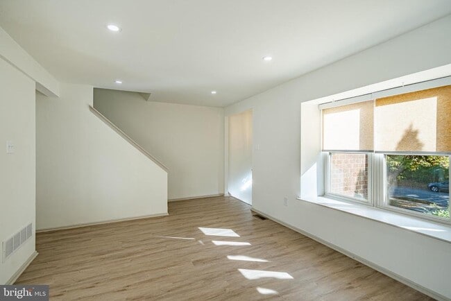 Foto del edificio - 217 Ash Ln