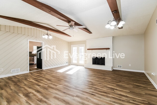 Foto del edificio - 104 Longstreet Cir