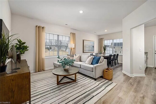 Foto del edificio - 1115 Evelynnview Ln