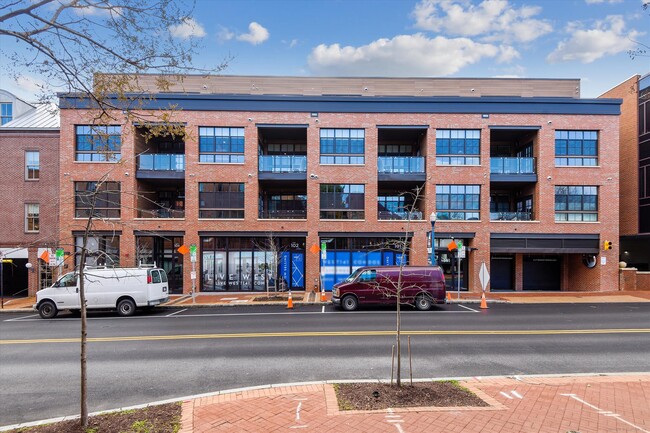 Building Photo - 141 West St