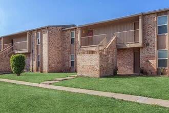 Building Photo - 2401 La Vista Ave