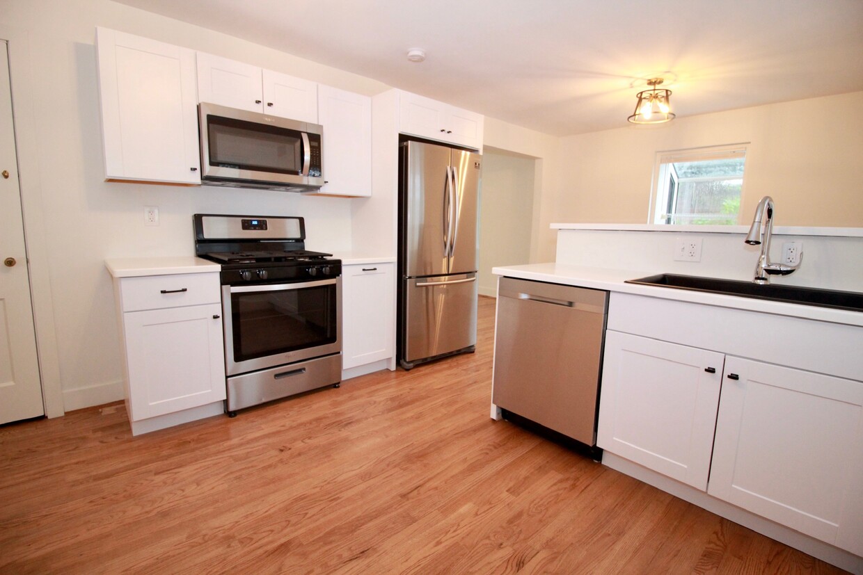 Kitchen - 3919 Oak Street