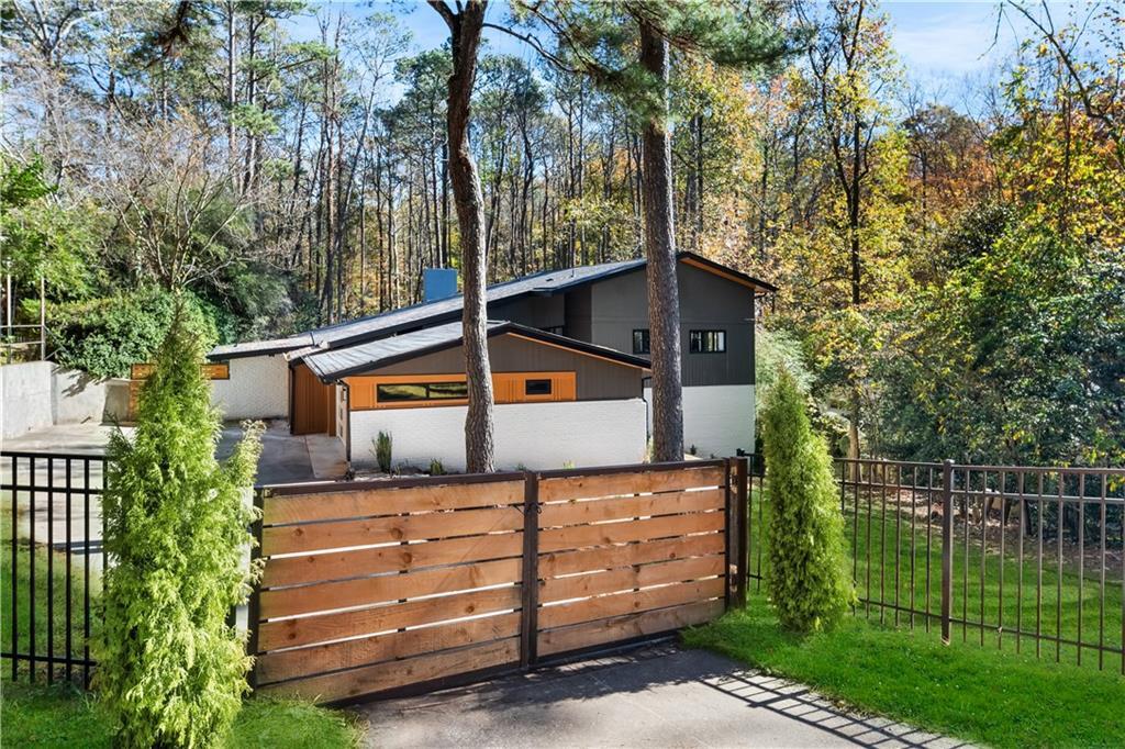 Foto principal - 2751 Margaret Mitchell Dr NW