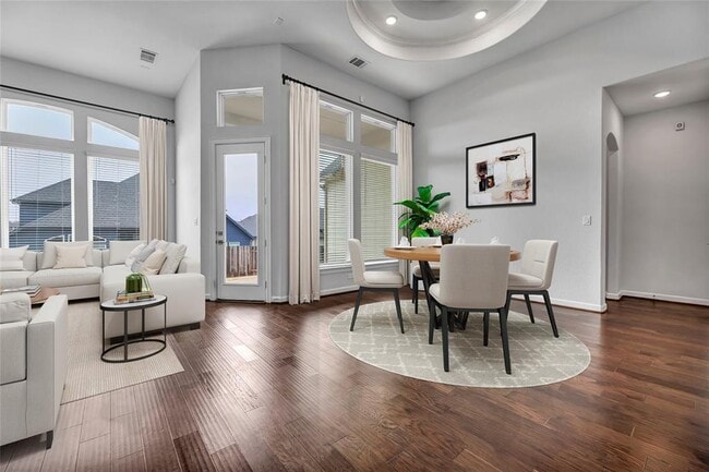 Building Photo - 252 Sabino Dr