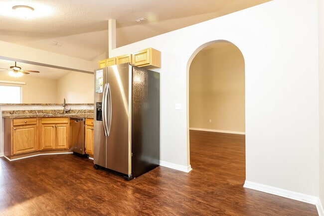 Building Photo - 452 Hammerstone Ave