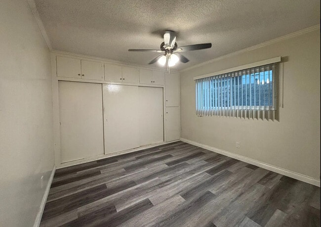 Building Photo - Windsor 526