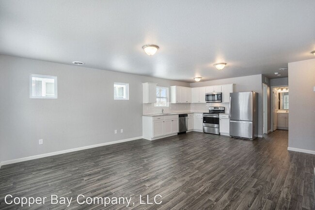 Building Photo - 4 br, 3 bath House - 4443 Harding Avenue