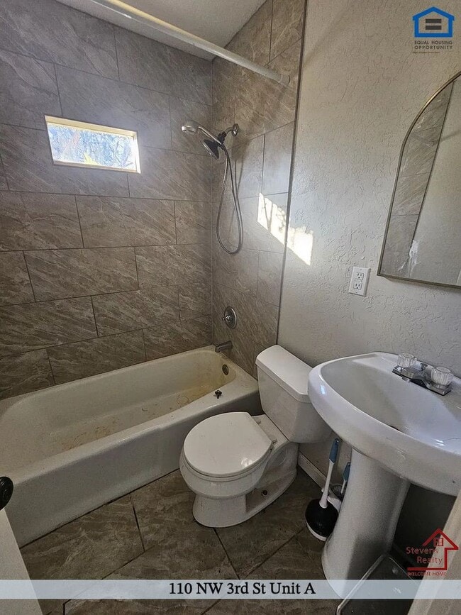 Foto del edificio - 110 NW 3rd St