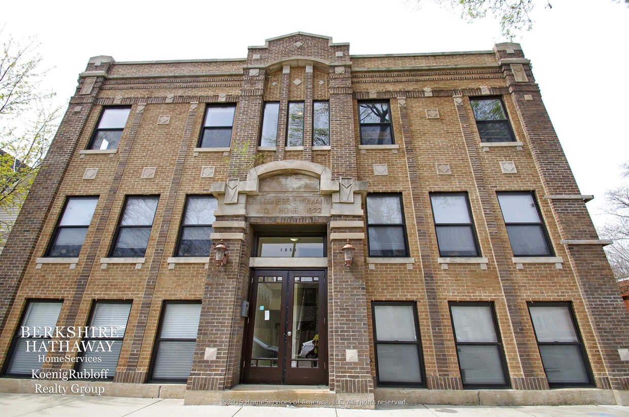 Primary Photo - 1856 N Sawyer Ave