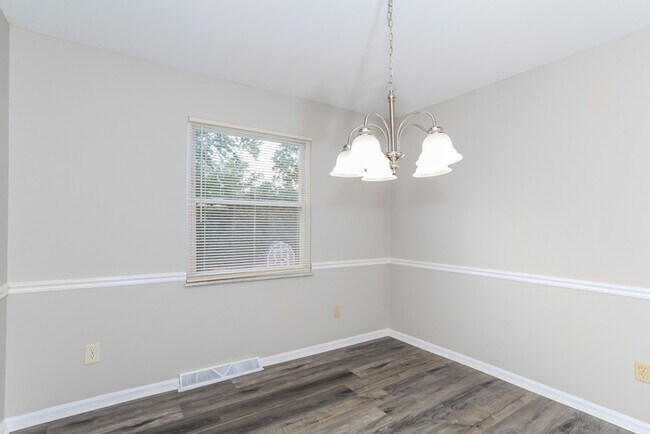 Foto del edificio - 1701 Collinspark Ct
