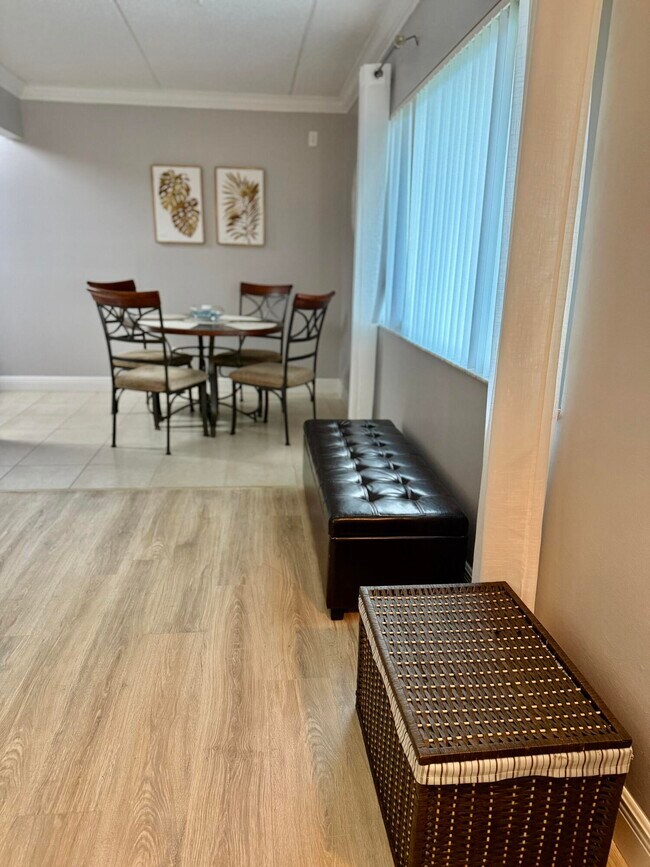 Foto del edificio - 405 Meadows Cir
