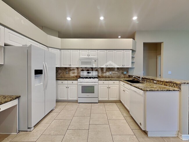 Foto del edificio - 17004 Falconridge Rd