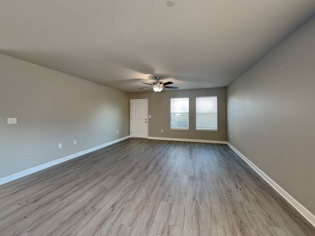 Foto del edificio - 219 SW Rose St