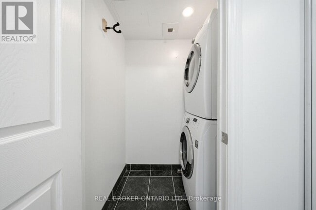 Photo du bâtiment - 5233 Dundas St W