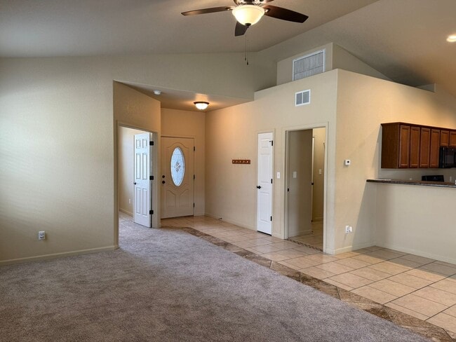 Foto del edificio - Beautiful 4 bedroom, 2 bath, 3 car garage ...