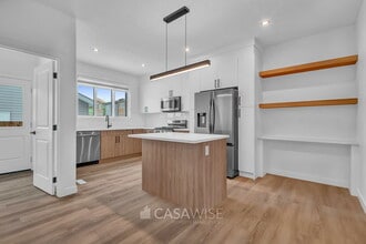 Building Photo - 128 Bluff Cove