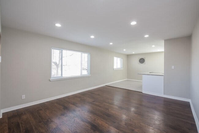 Foto del edificio - 1620 Carrol Court