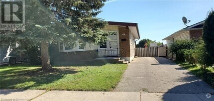 Building Photo - 102 Pepperwood Crescent