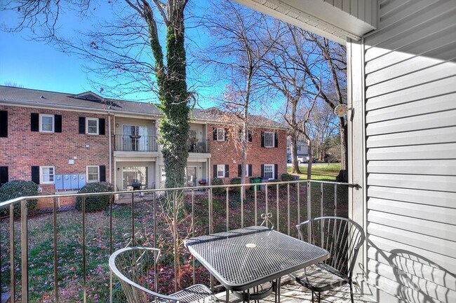 Building Photo - 5927 Quail Hollow Rd