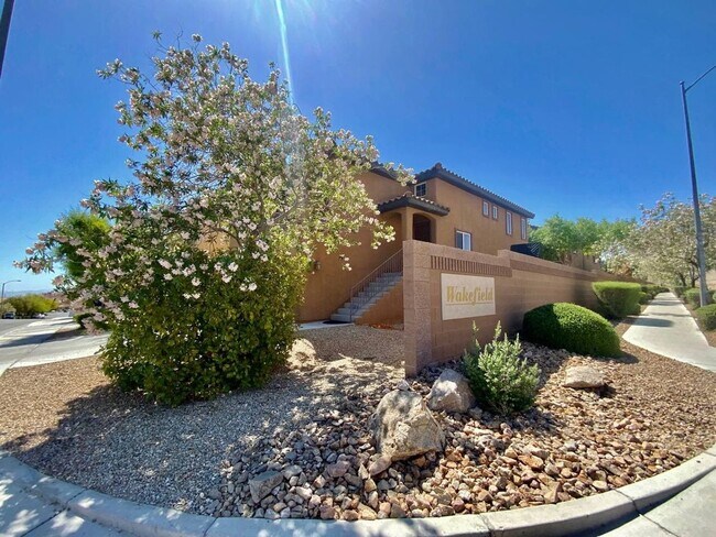 Foto del edificio - BEAUTIFUL 4 BEDROOM HOME WITH FLEXIBLE FLO...