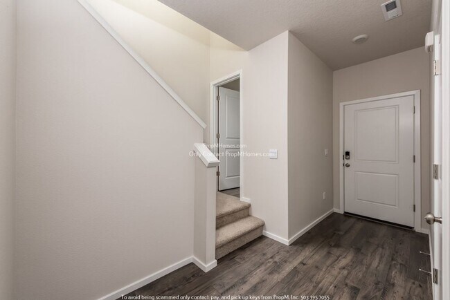 Foto del edificio - Contemporary Four-Bedroom with Two-Car Gar...