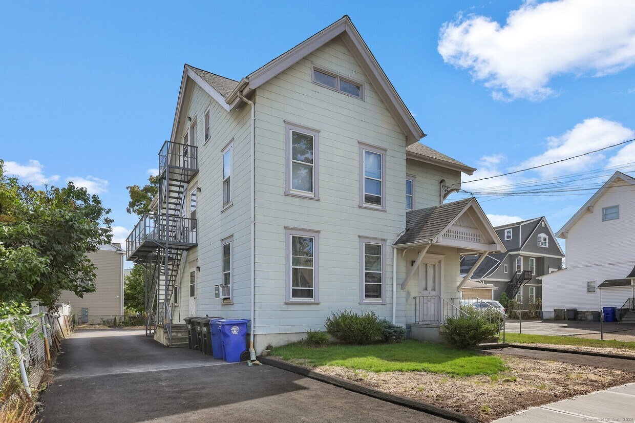 Primary Photo - 19 Berkeley St
