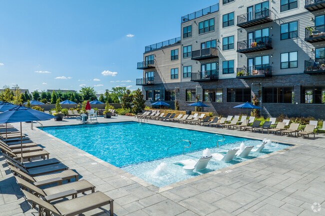 Piscina - Residences at The Promenade