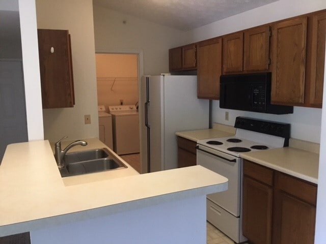 Building Photo - 470 Lakeview Dr