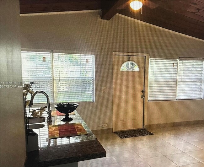 Foto del edificio - 320 Ipswich St