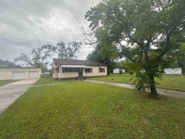 Foto del edificio - Crystal Springs, Country Home, Large Lot a...