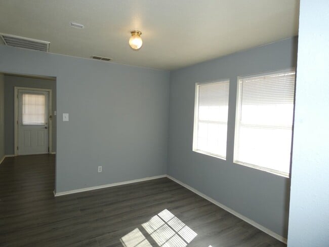 Building Photo - 1358 Mulberry St