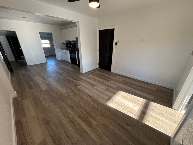 Building Photo - 150 S Nekoma Ave