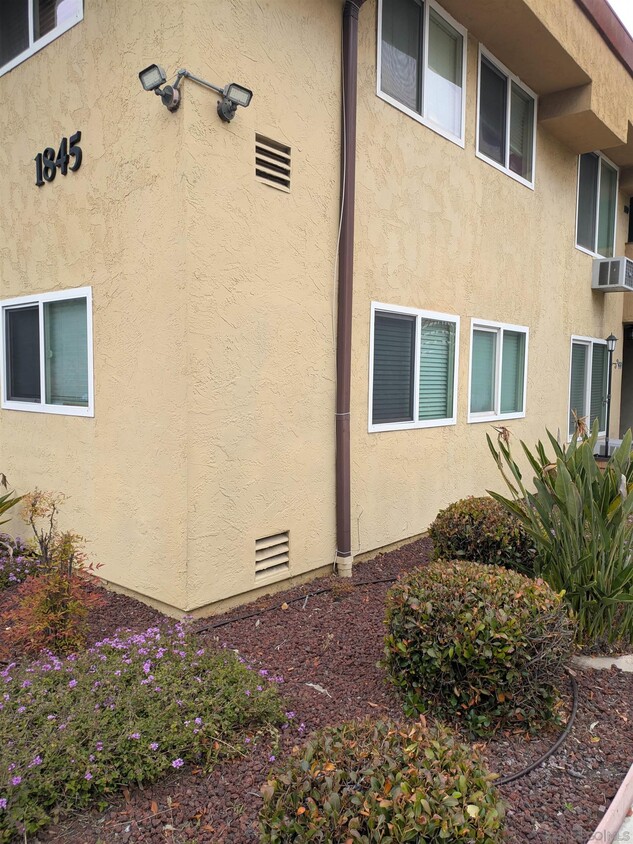 Primary Photo - 1845 Bayview Heights Dr