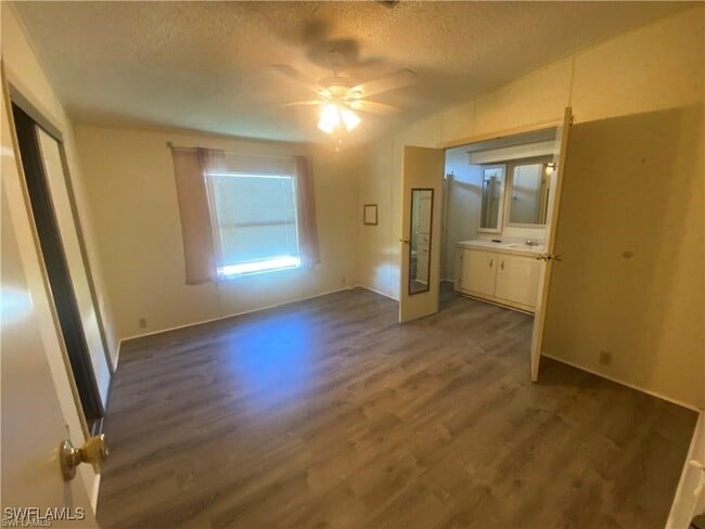 Building Photo - 26356 Charlotte Dr