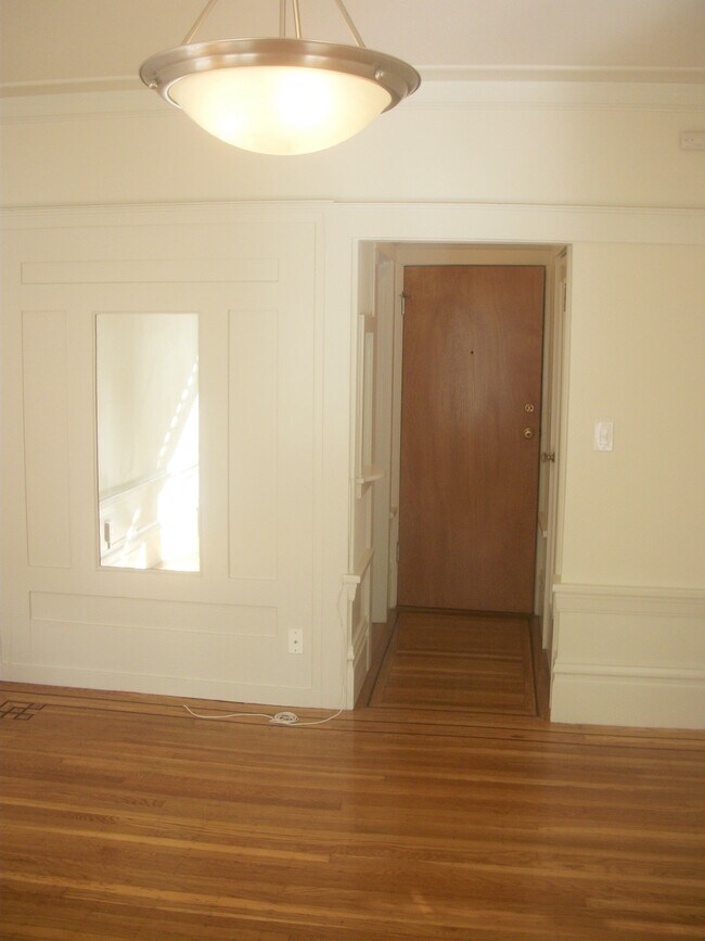 Building Photo - 810 Jones St