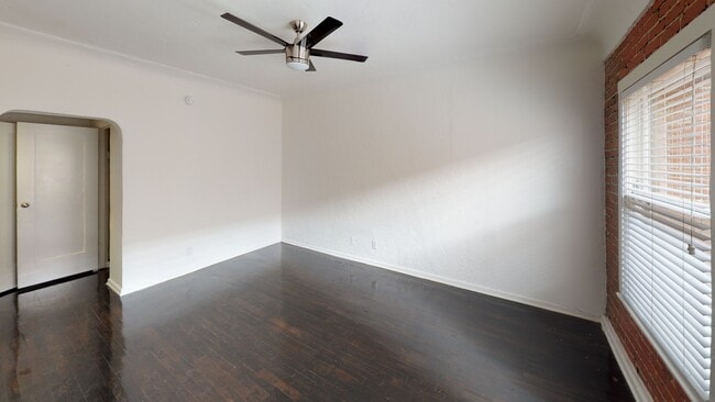 Living room - St. Andrews Manor Apartments...Charming Apartments...1920's Classic Brick..Newly Remodeled Building!