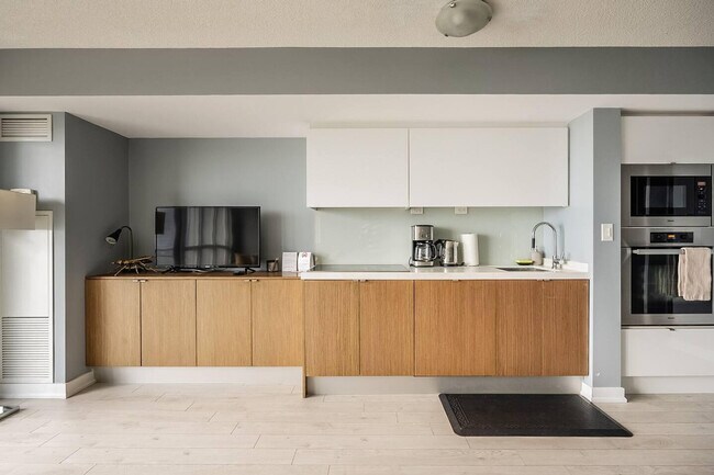 Building Photo - 90 Fort York Blvd