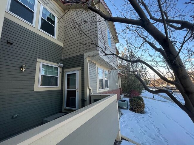 Building Photo - Wonderful Condo with Garage