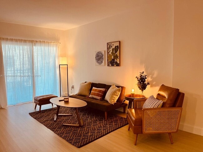 Foto del edificio - 120 Douglas Rd