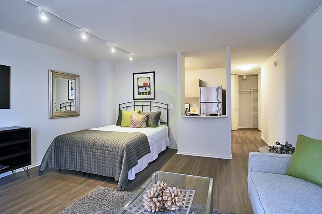 Photo - 1229 N Dearborn St Apartment