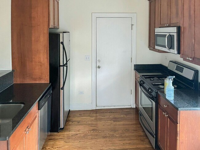 Foto del edificio - 3808 N Sheffield Ave