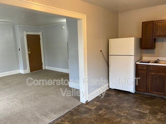 Building Photo - 205 3rd Ave SE