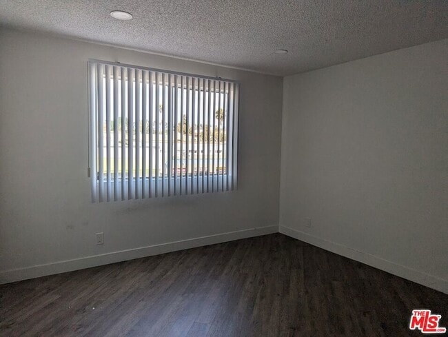 Foto del edificio - 310 S Kenmore Ave