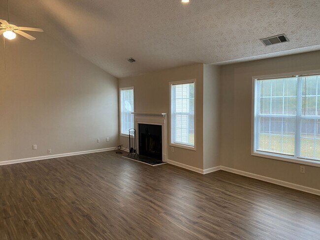 Foto del edificio - 4343 Grey Park Dr NE