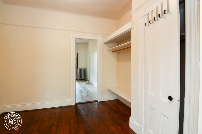 Building Photo - 879 Herkimer St