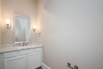 Building Photo - 115 N Winter Sunrise Cir