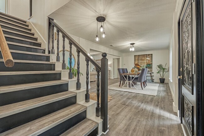 Foto del edificio - 6214 Fawnwood Dr